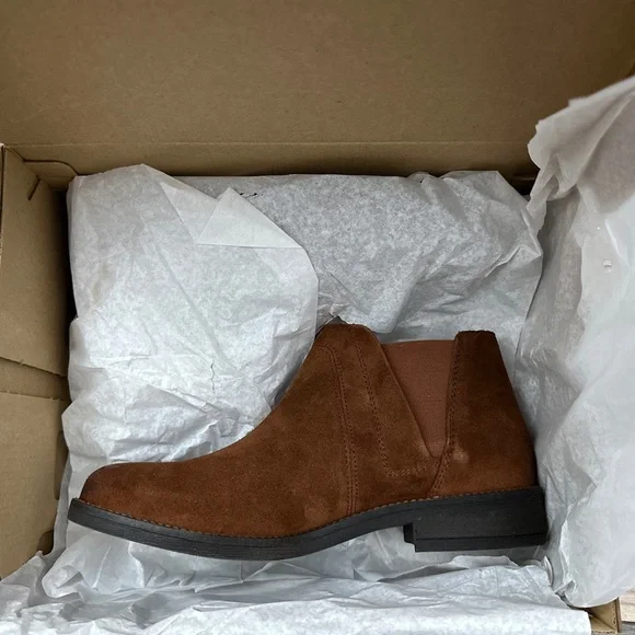 NIB Clarks Demi Beat Slip On Ankle Boots Booties Tan Brown Suede 8.5M 39.5 - Picture 10 of 12
